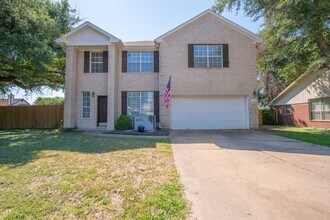 Building Photo - Spacious and Updated Home in Prime Location