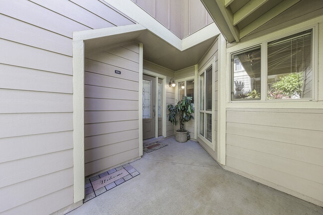 Building Photo - Beautiful Ocean View Home in Makakilo