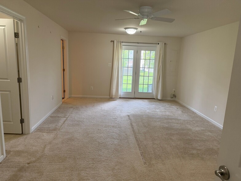 Building Photo - 22899 Chestnut Oak Terrace