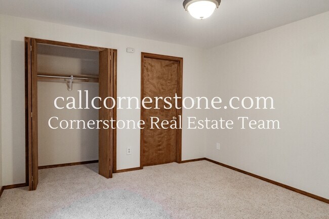 Building Photo - 6385 Shirecliff Dr