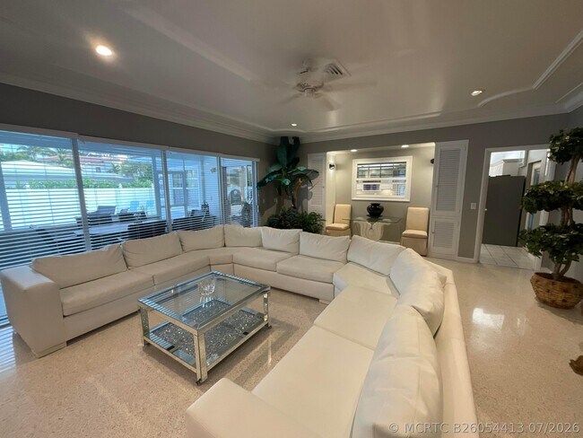 Building Photo - 1061 Bimini Ln