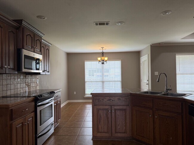 Building Photo - 2313 Richland Park Dr