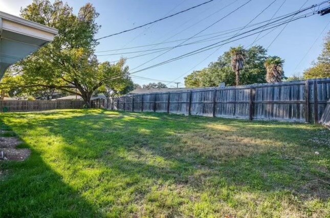 Building Photo - 5736 Wedgmont Cir N