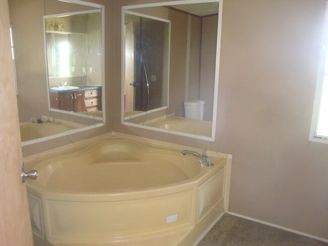 Building Photo - 2614 Bailey Rd.