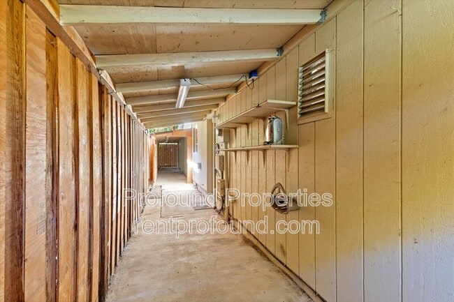 Building Photo - 9045 SW Pinto Ct