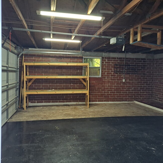 Building Photo - 1416 W 13th St