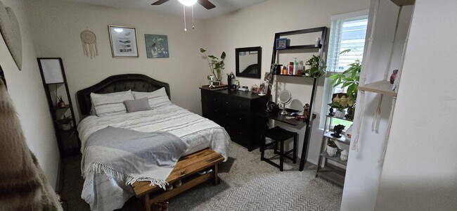 Building Photo - 1261 Eaglewood Dr