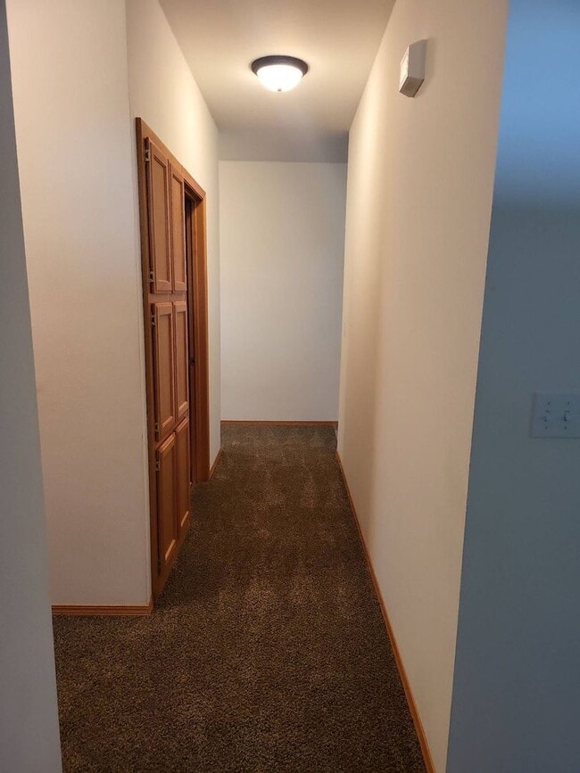Building Photo - 212 E Linden Ave