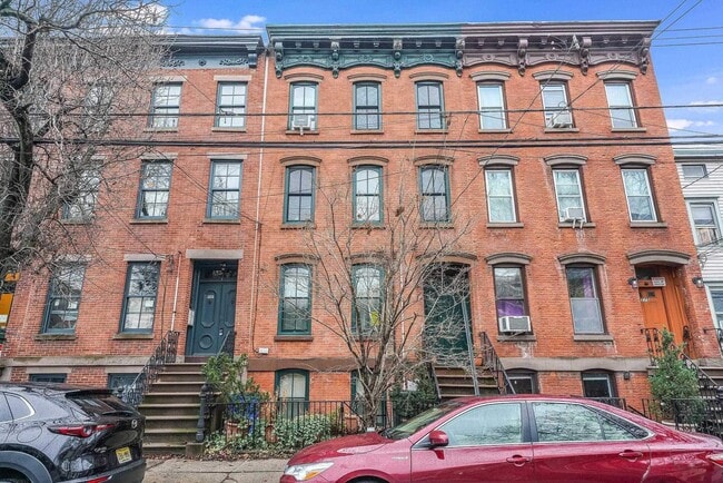Primary Photo - 273 7th St