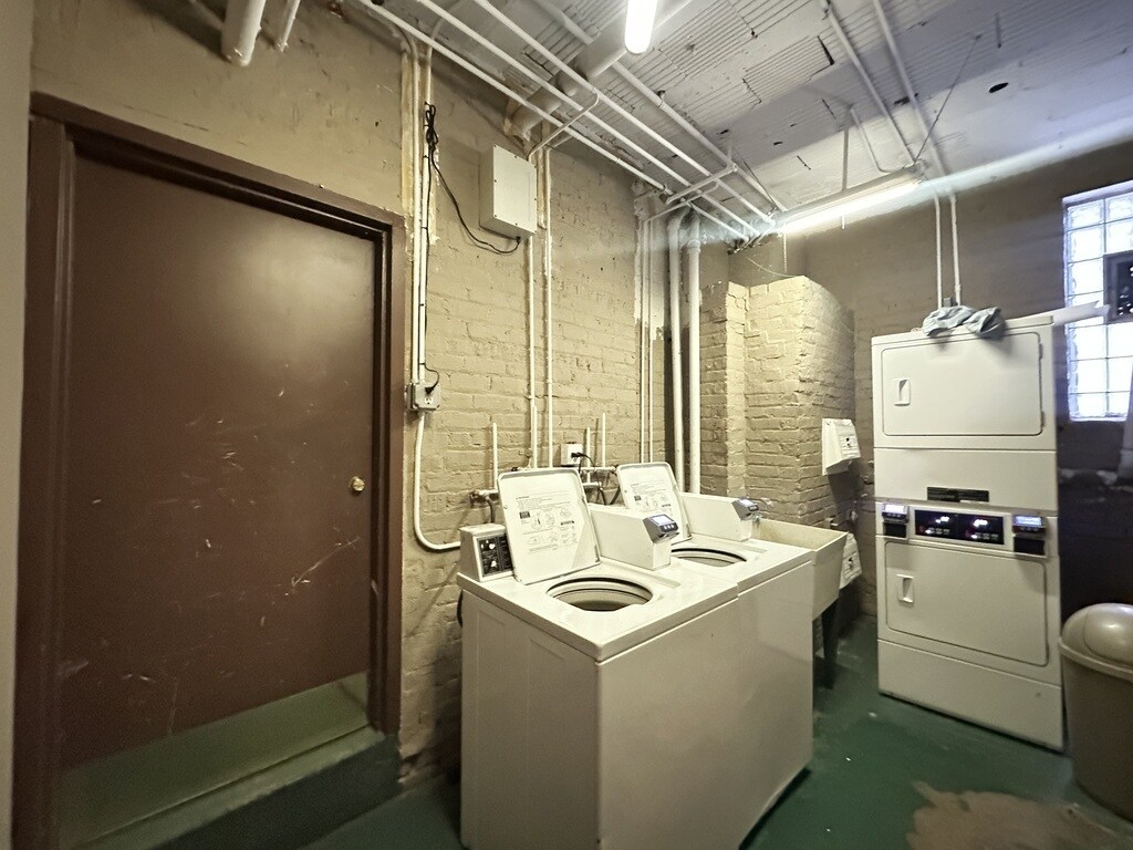 Building Photo - 2849 N Burling St