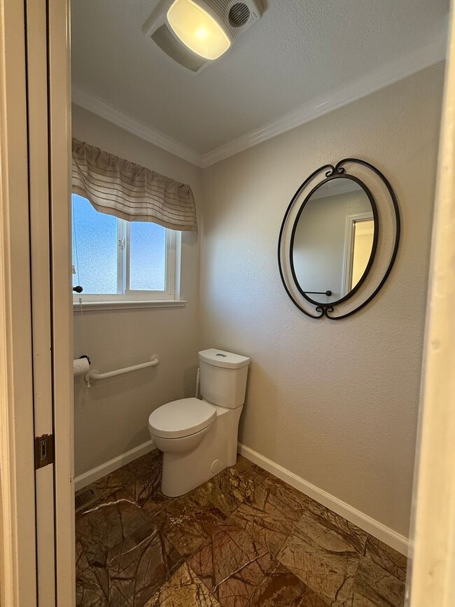 Building Photo - 23799 Woodhaven Pl