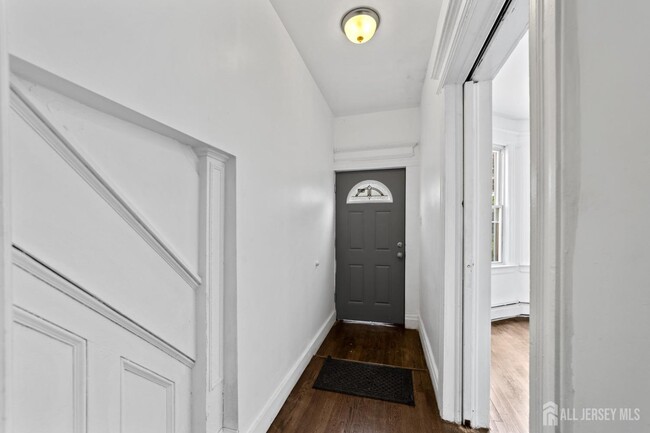 Building Photo - 410 Chadwick Ave