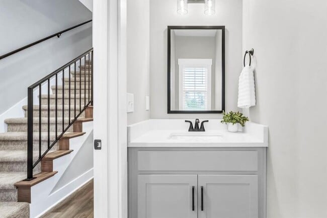 Building Photo - 166 Sango Dr