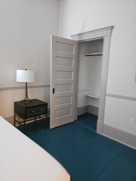 Building Photo - 1012 Love Ave