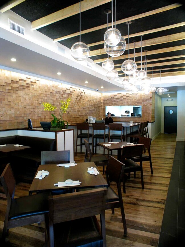 Building Photo - 11970 Montana Ave