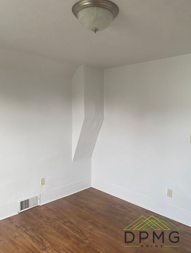 Building Photo - 128 S Hosmer St