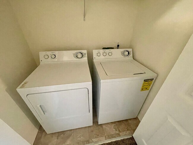 Building Photo - 3484 Vela Pl