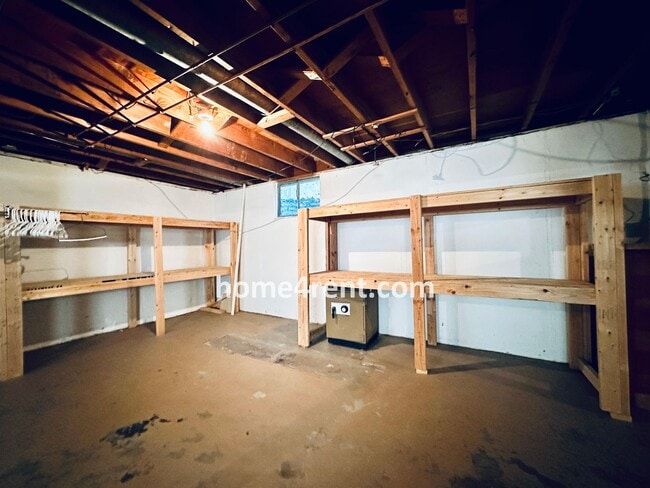 Building Photo - Beautiful Hardwoods w Fenced-in Yard!