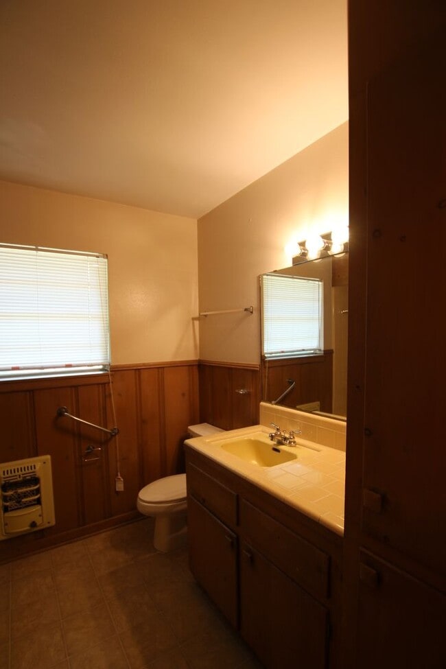 Building Photo - Coming Soon! 3 Bedroom 2 Bath Rental is So...
