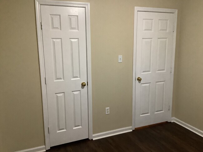 Building Photo - 108 Oak Grove Ln