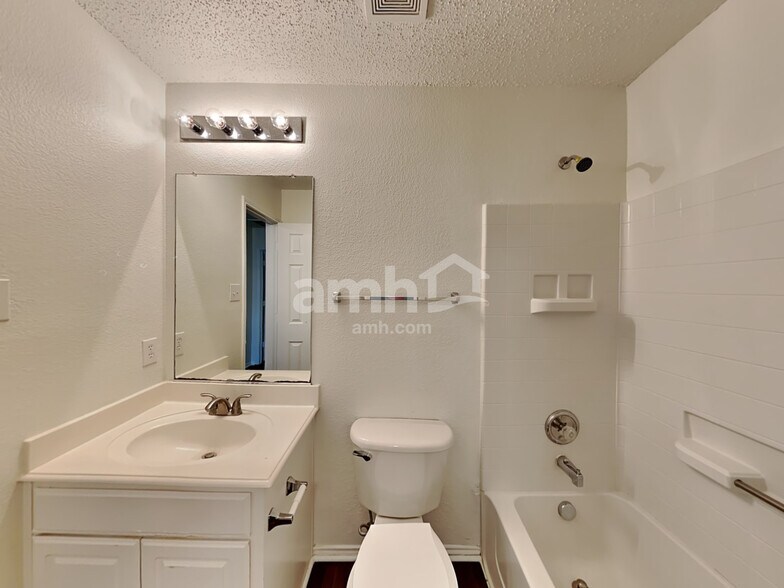 Building Photo - 2863 Deer Ridge Dr