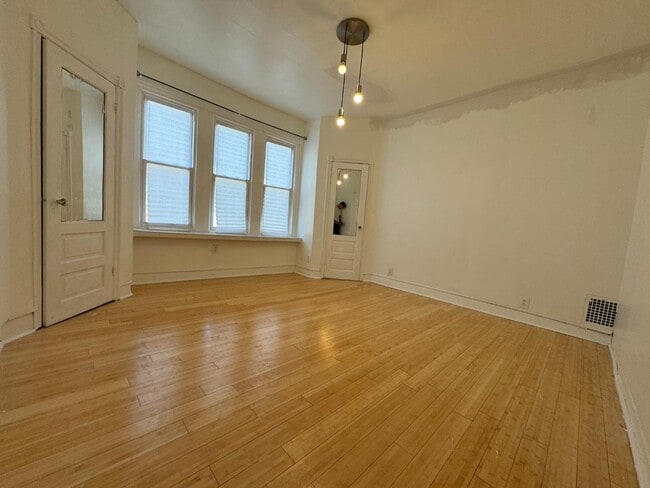 Building Photo - 2602 S Fairhill St