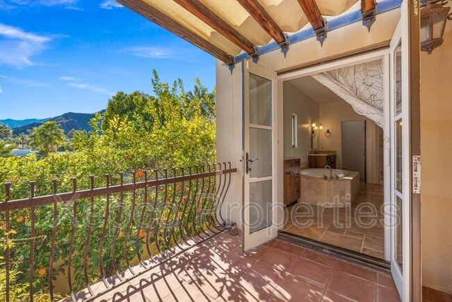 Building Photo - 175 Villaggio W