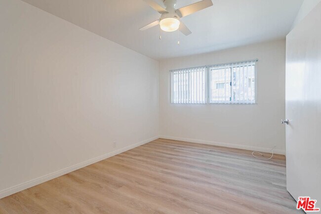 Building Photo - 758 N Hudson Ave