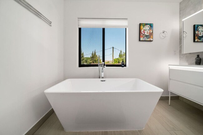 Building Photo - 3246 SW 44th St