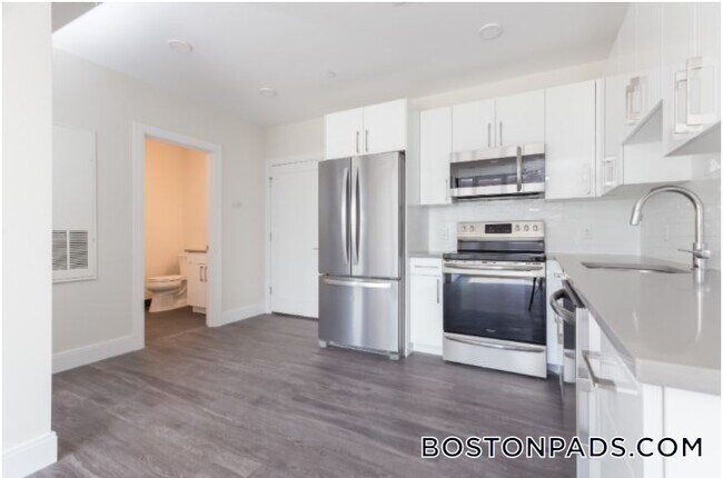 Primary Photo - 1065 Tremont St