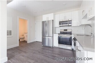 Building Photo - 1065 Tremont St