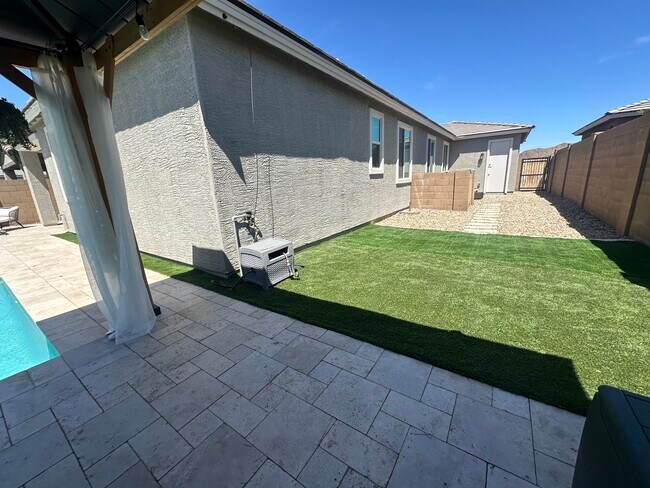 Building Photo - 25907 N Langley Dr