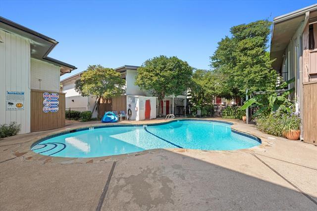 Building Photo - 2627 Douglas Ave