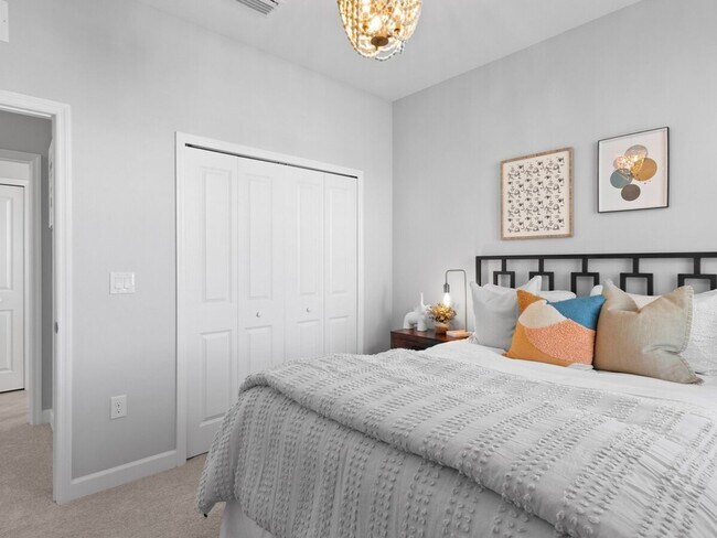 Building Photo - 3 Bedroom - Fully Furnished Townhome in Fo...