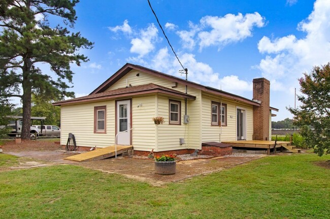 Building Photo - *FOR RENT* Beautifully Updated Home in Pri...