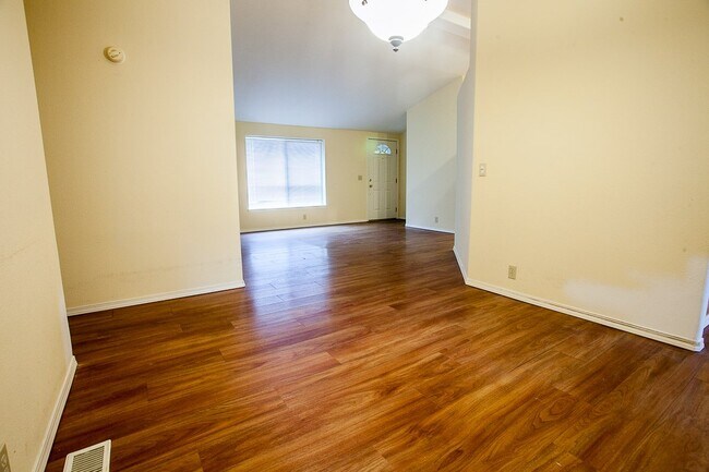 Building Photo - 4040 Summitview Dr