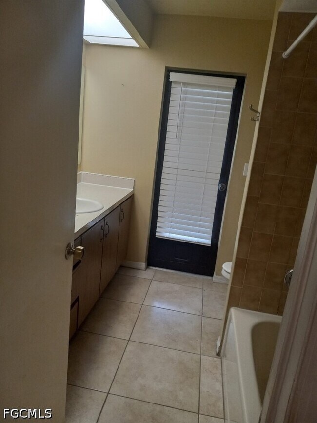 Building Photo - 1106 SE 21st Ln