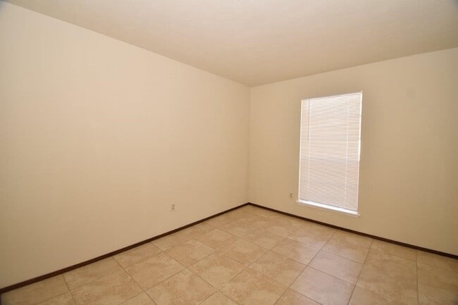 Building Photo - 16407 Cairnway Dr