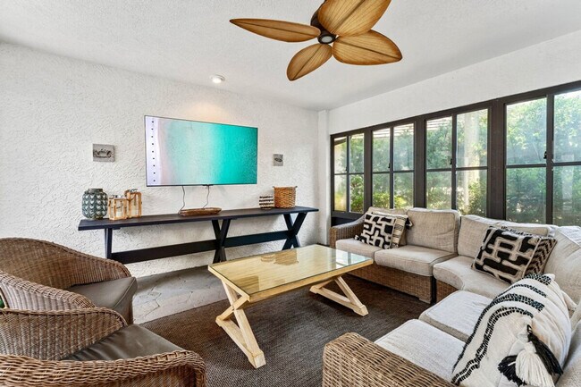 Building Photo - 4639 Paradise Isles