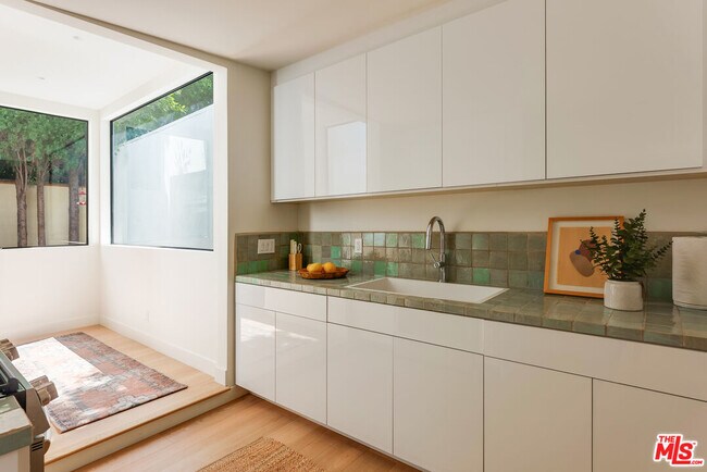 Building Photo - 8754 Dorrington Ave