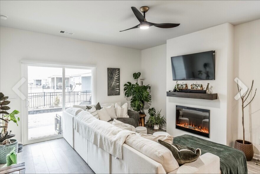 Building Photo - 7355 Lang Ave