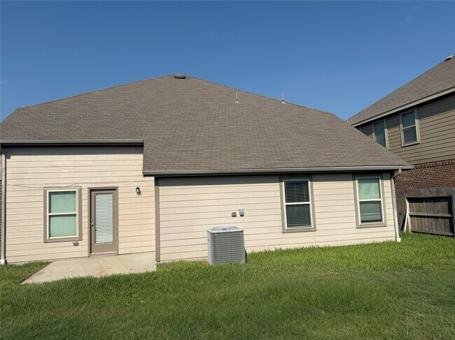 Building Photo - 2914 Acorn Oaks Dr