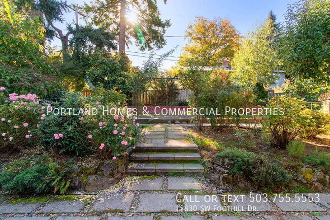 Building Photo - 12830 SW Foothill Dr