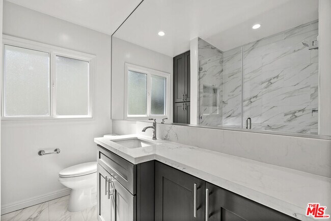 Building Photo - 1233 N Harper Ave