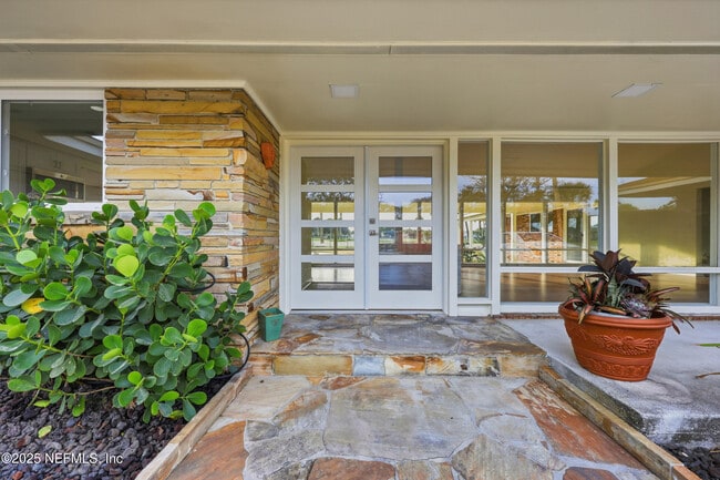 Building Photo - 330 San Juan Dr