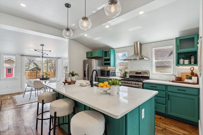 Building Photo - Charming 2BD, 2BA Longmont Home with Fenced Back Yard