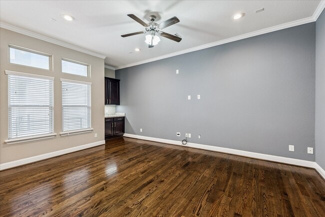 Building Photo - 1113 W 18th St