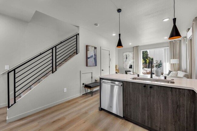 Building Photo - 9904 NE 46th Ct