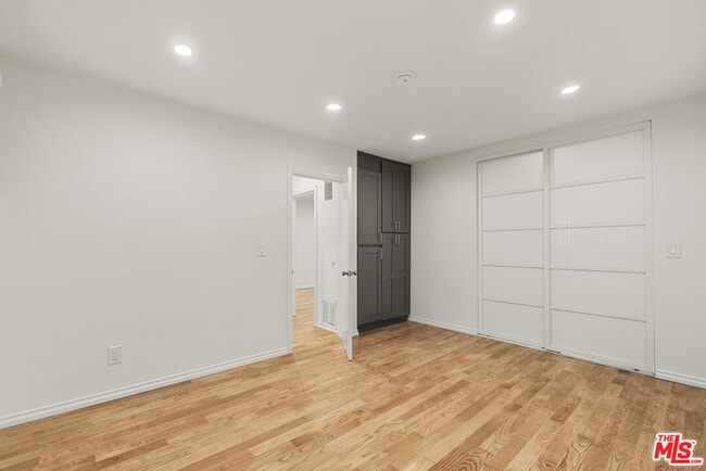 Building Photo - 1235 N Harper Ave