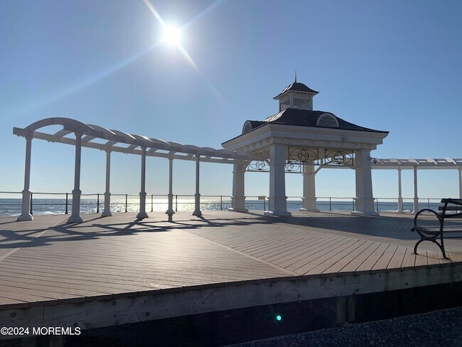 Building Photo - 57-61 Brighton Avenue Unit 303